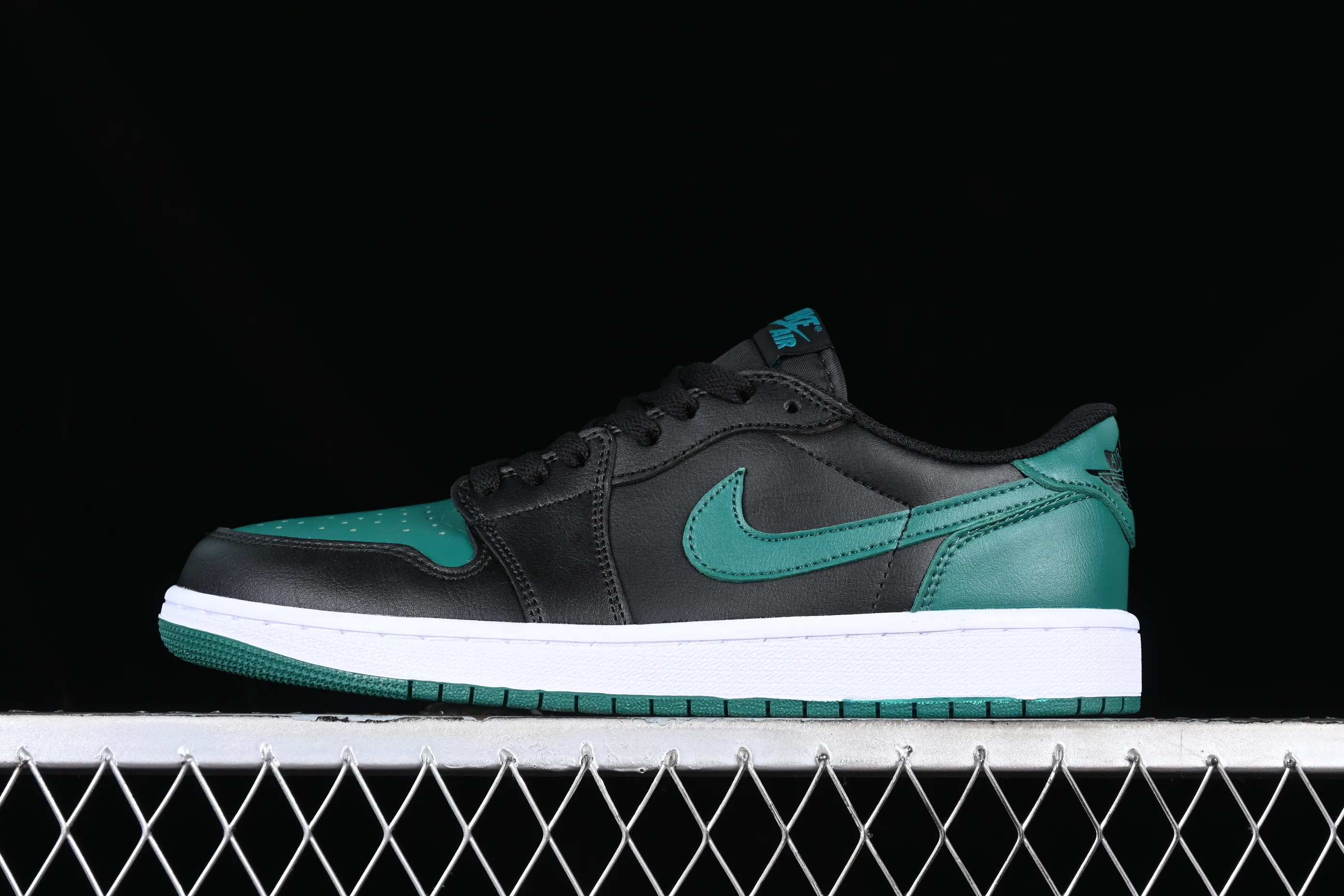 All categories Air Jordan Jordan series basketball shoes Air Jordan 1 Low Z version Air Jordan 1 Low AJ1 Joe 1 black and green color low-top cultural casual sneakers CZ0775-036